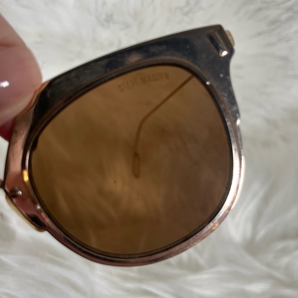 Steve Madden Gold and Brown Sunglasses - Picture 4 of 5